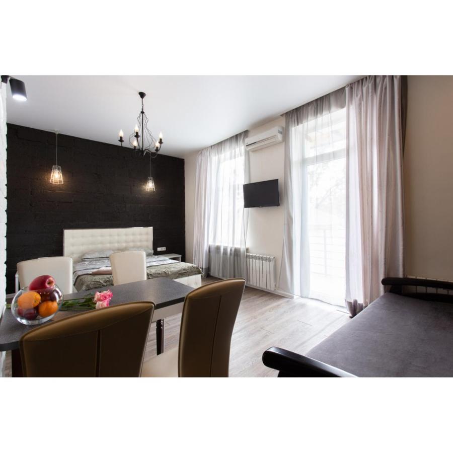 Studio Apartments In The City Center 哈尔科夫 外观 照片