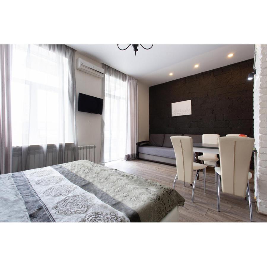 Studio Apartments In The City Center 哈尔科夫 外观 照片